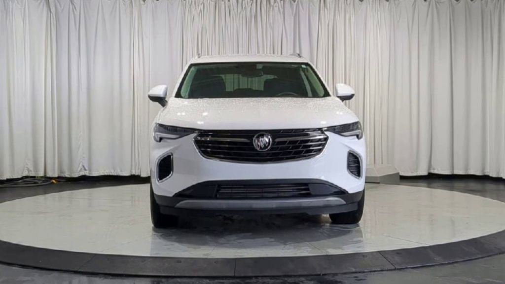 Used 2023 Buick Envision Essence image 3