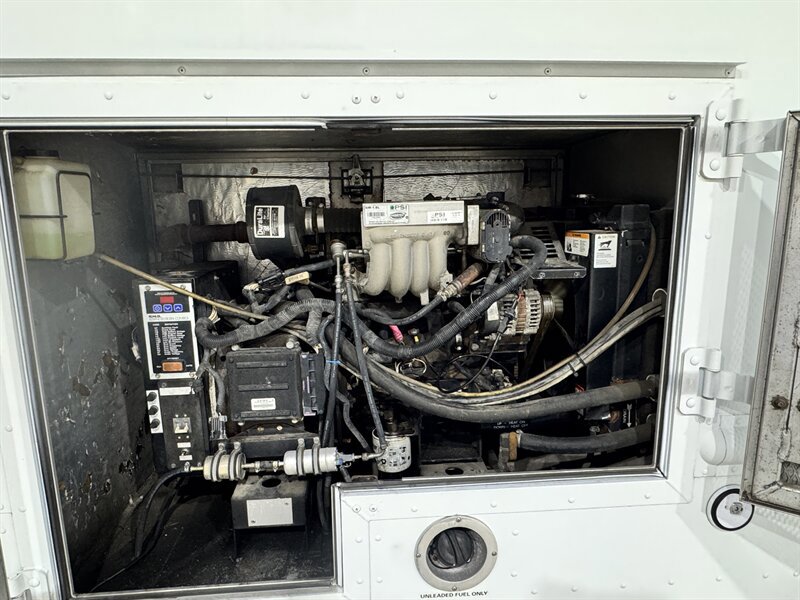 Used 2009 Chevrolet Express 3500 3500 RWD image 3