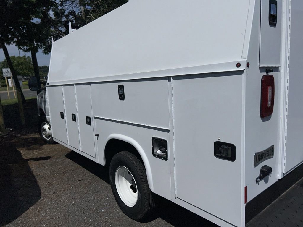 New 2024 Ford E-450 and Econoline 450 Super Duty w/ Power Windows & Locks Group image 18