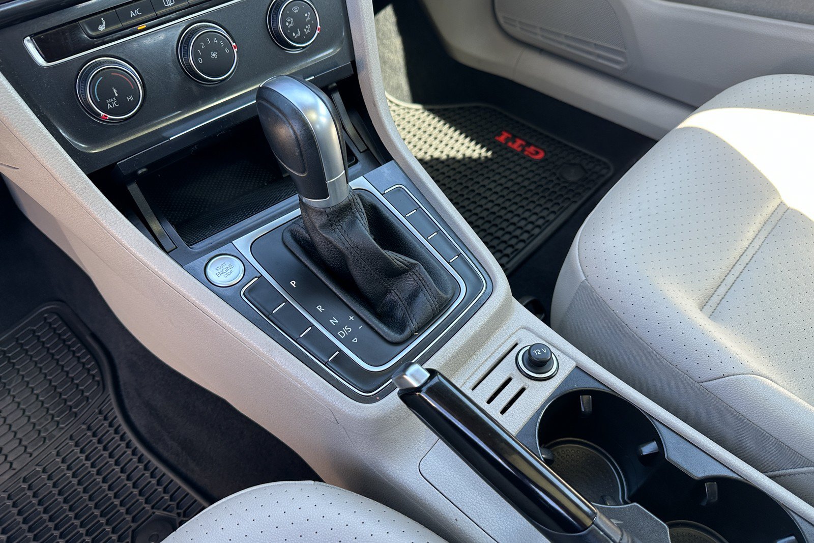 Used 2018 Volkswagen Golf SE FWD image 24