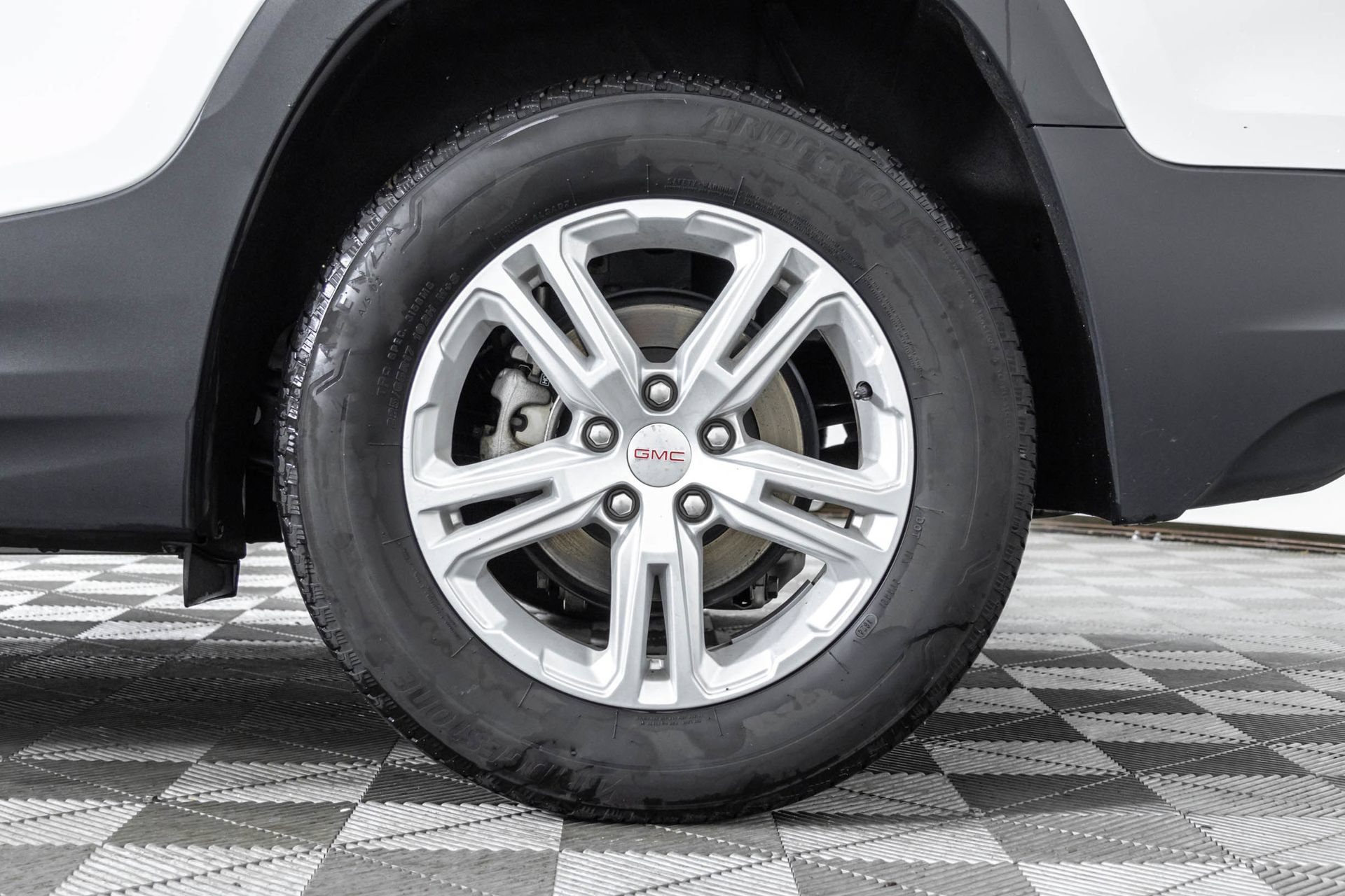 Used 2024 GMC Terrain SLE AWD/4WD image 43