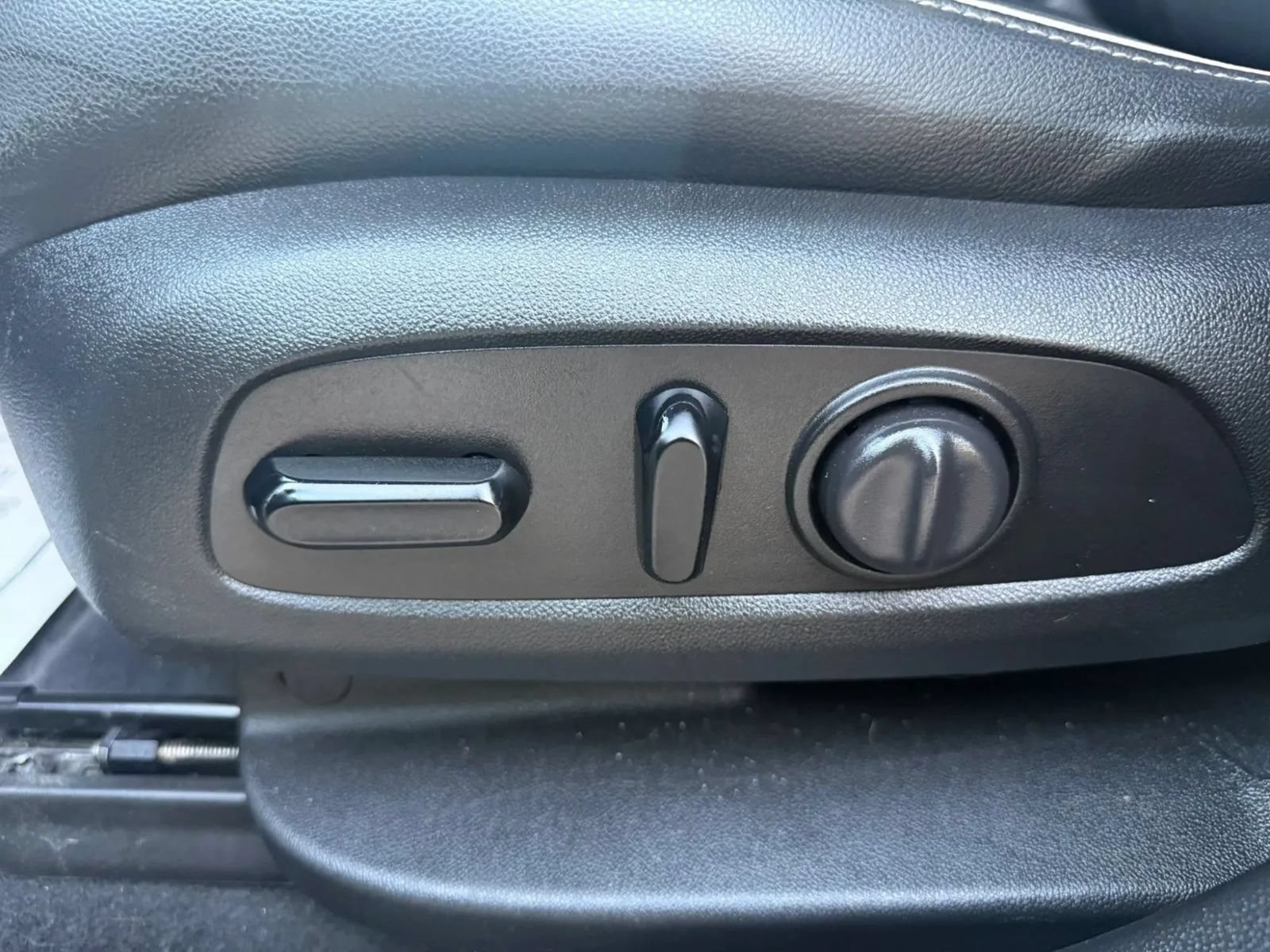 Used 2019 GMC Acadia Denali w/ Technology Package FWD image 30