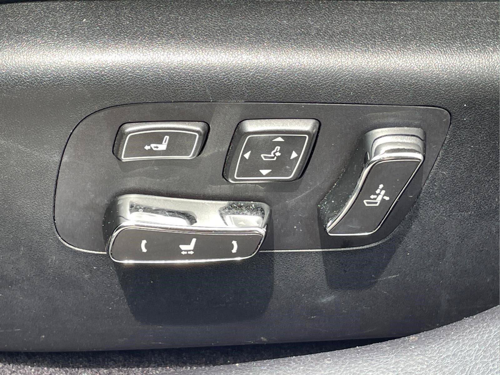 Used 2015 Lexus LS 460 w/ Comfort Package RWD image 18