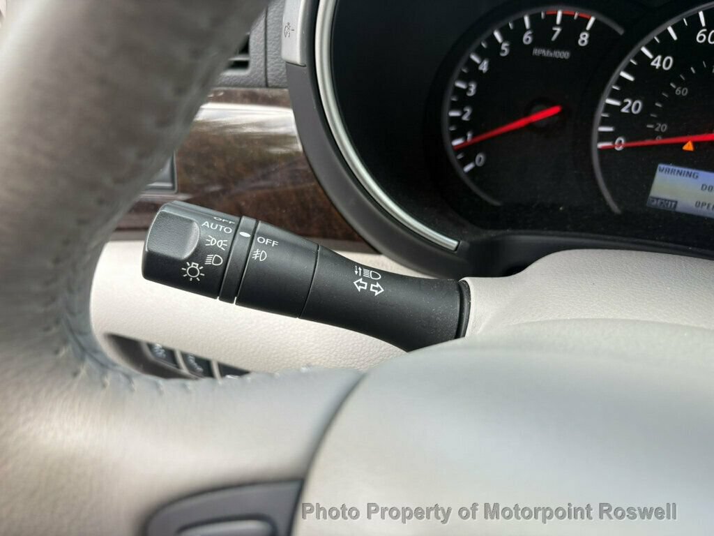 Used 2016 Nissan Quest Platinum w/ Tow Package FWD image 16