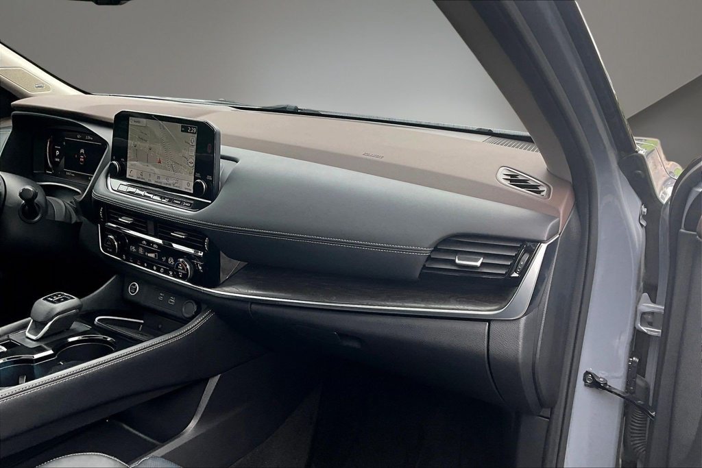 Used 2023 Nissan Rogue Platinum AWD/4WD image 26