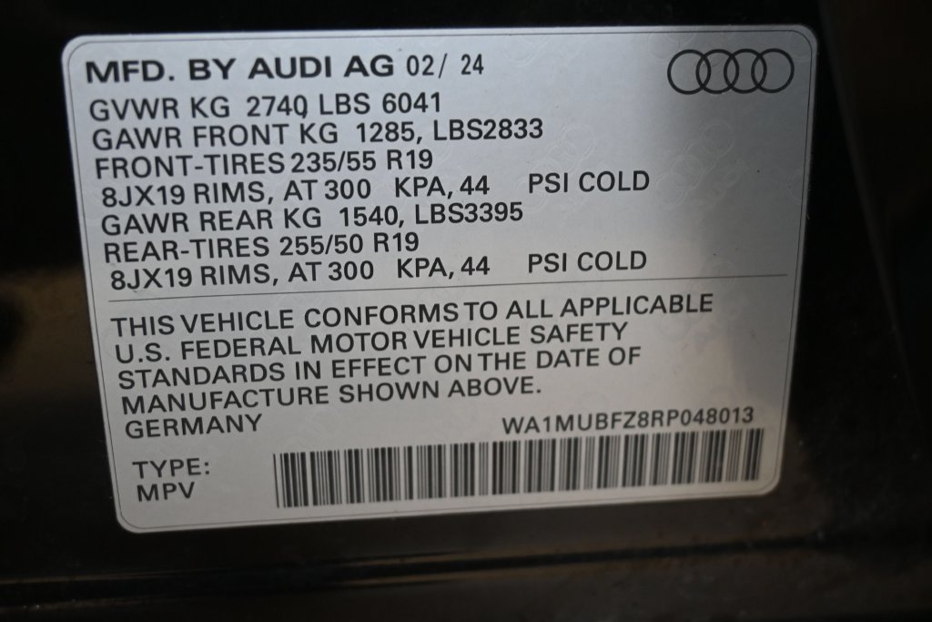 Used 2024 Audi Q4 e-tron Prestige AWD/4WD image 33