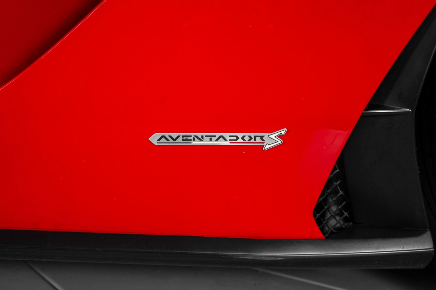 Used 2018 Lamborghini Aventador S image 19