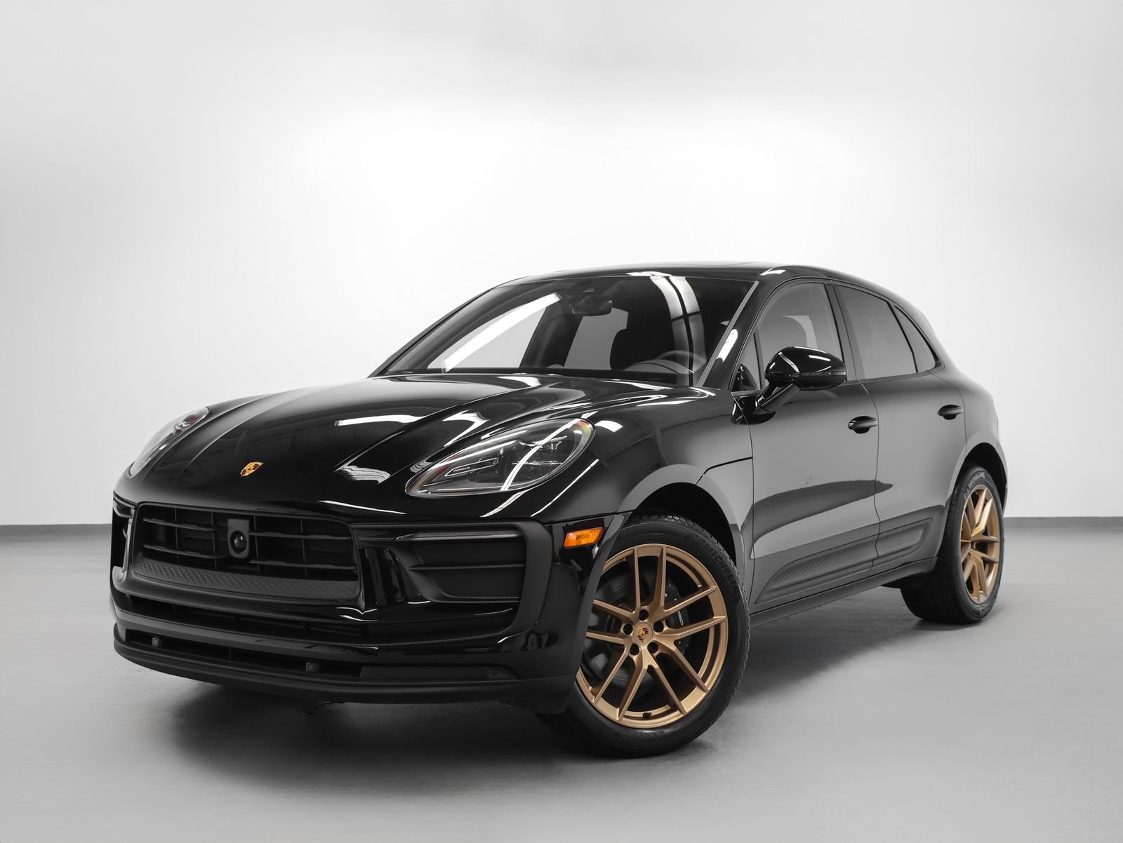Certified 2025 Porsche Macan AWD/4WD image 1