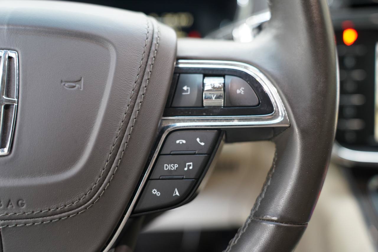 Used 2018 Lincoln Continental Select w/ Continental Climate Package FWD image 16