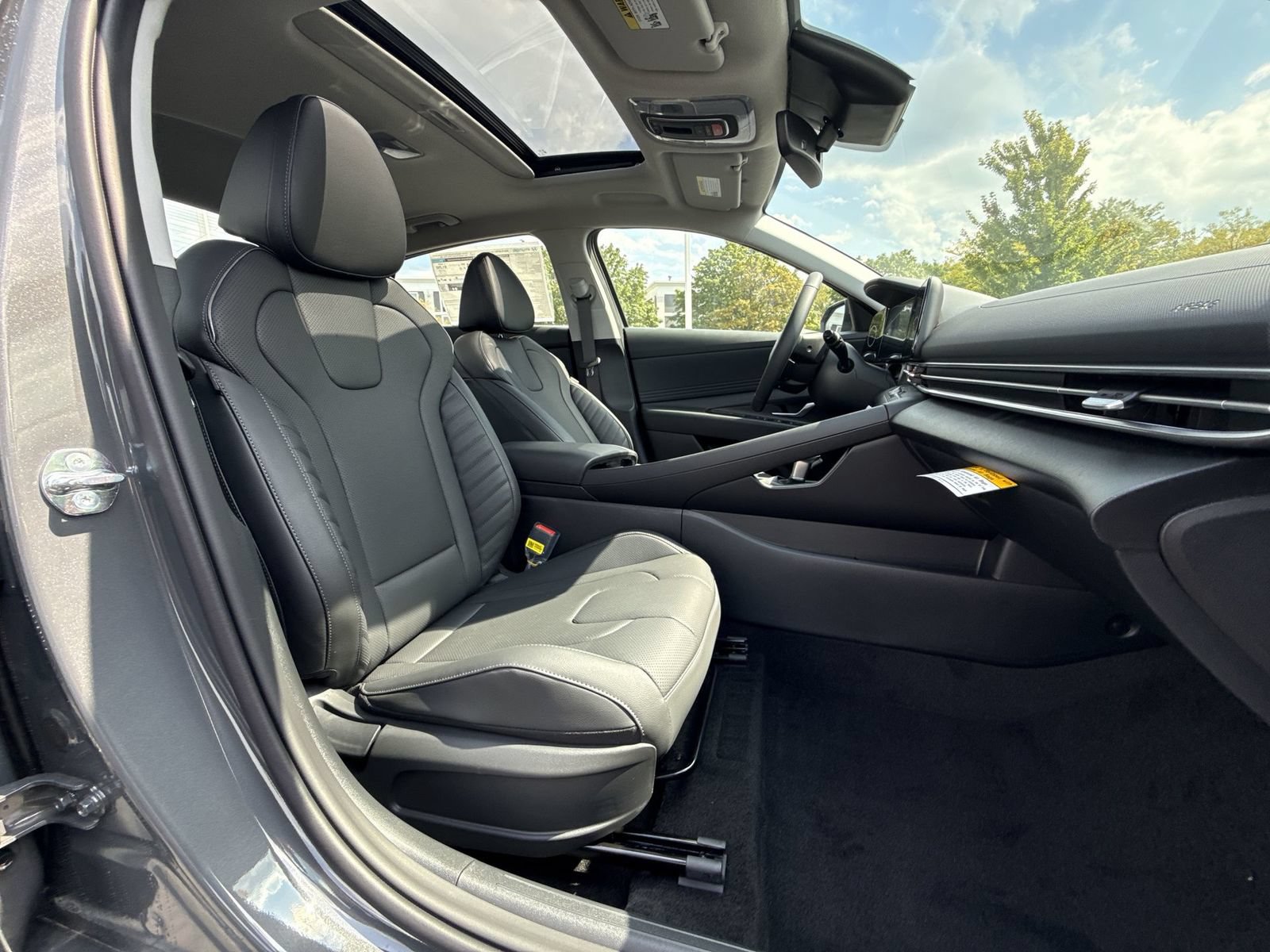 New 2026 Hyundai Elantra Limited FWD image 27