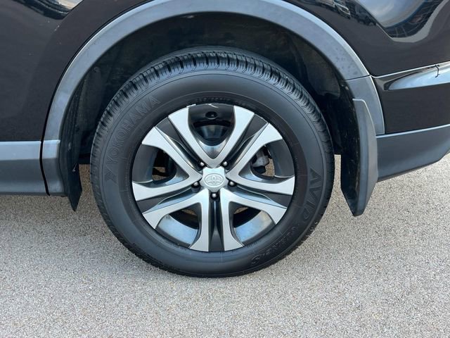 Used 2018 Toyota RAV4 LE image 15