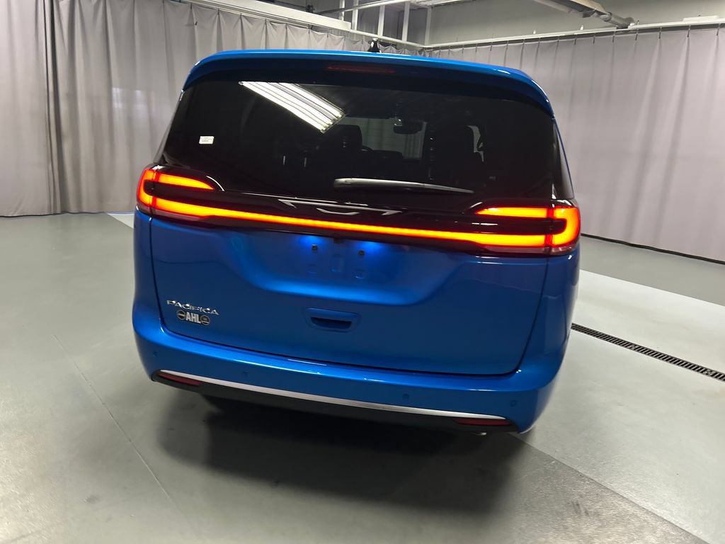 New 2027 Chrysler Pacifica Select w/ Family Tech Group FWD image 6