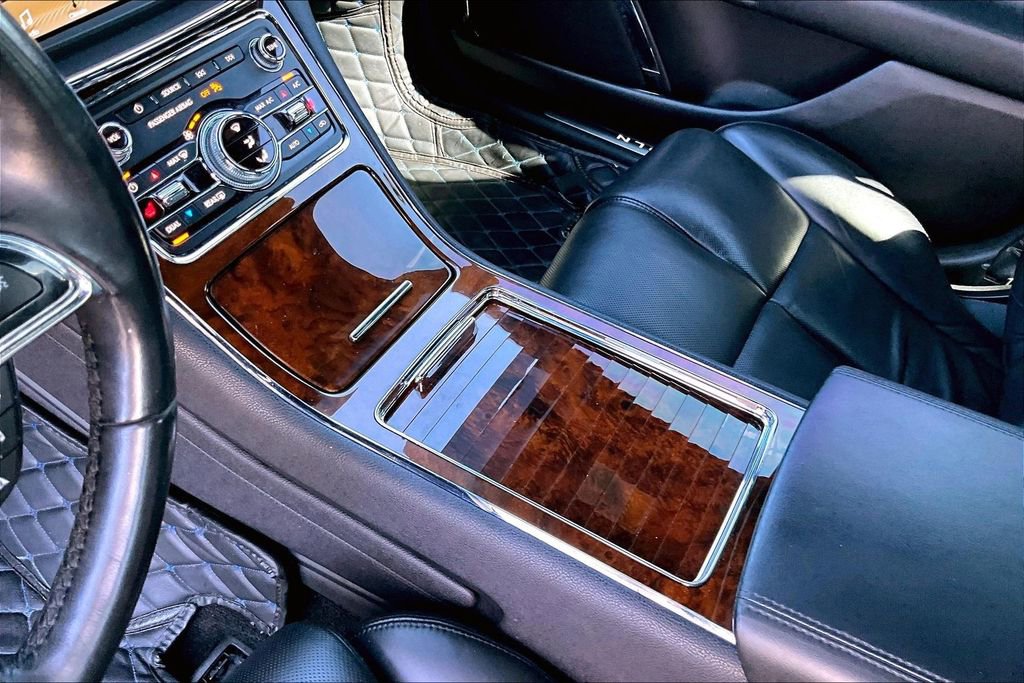 Used 2017 Lincoln Continental Select image 15
