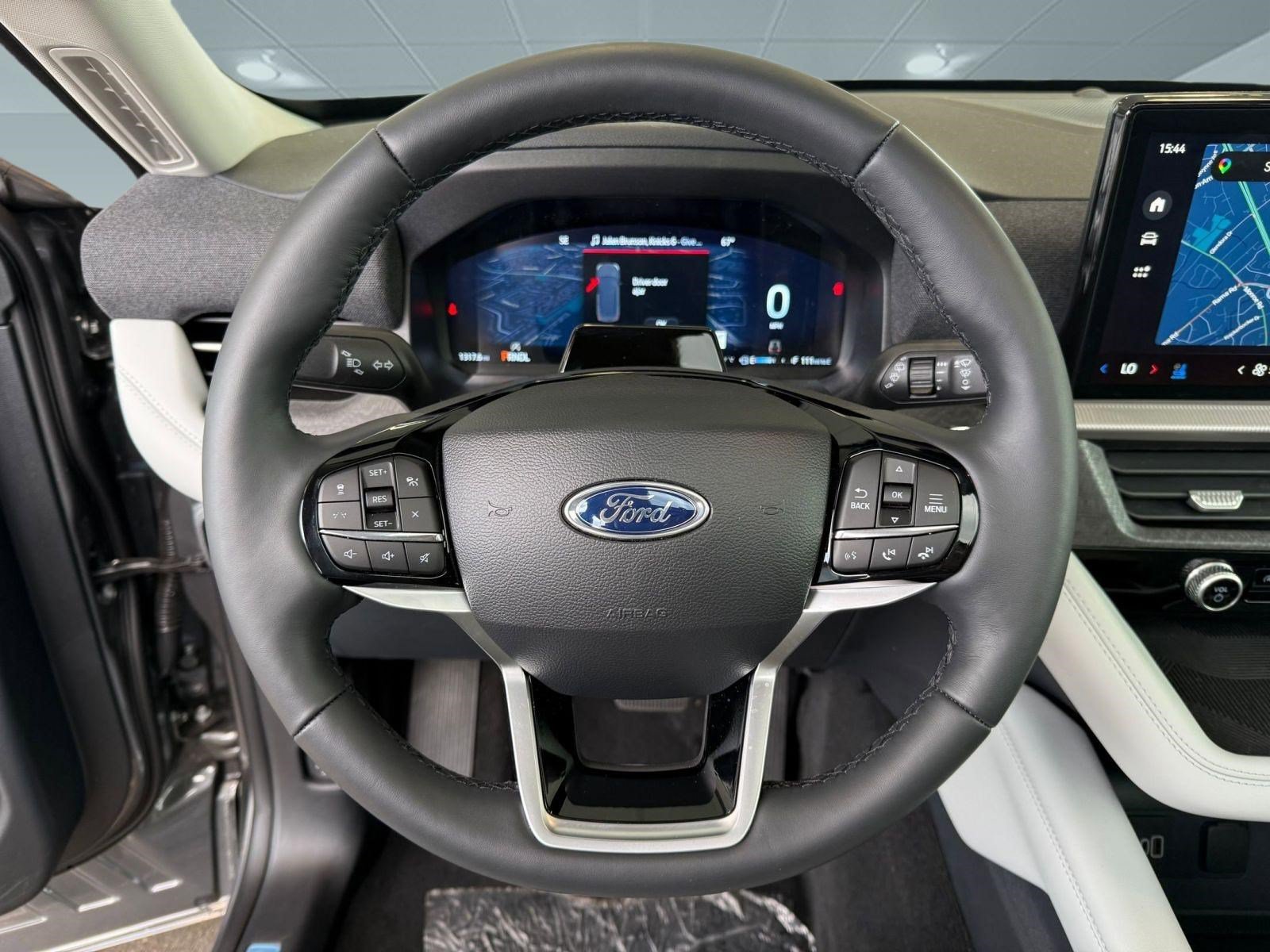 New 2026 Ford Explorer Platinum w/ LUX Leather Package AWD/4WD image 18