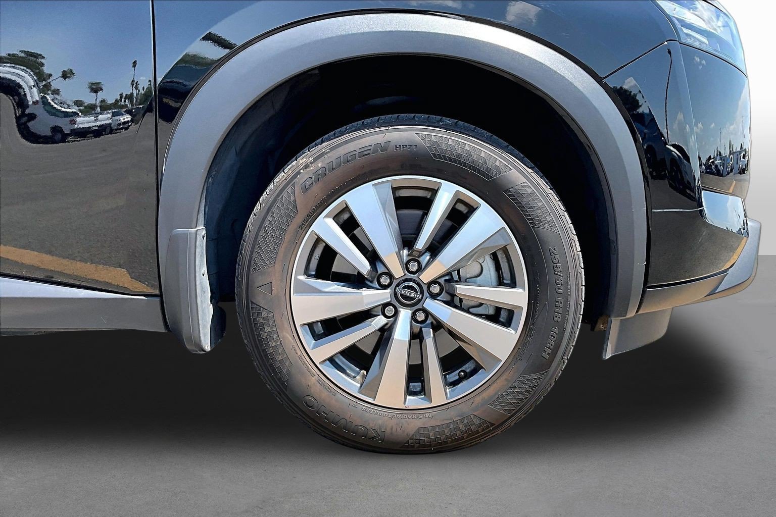Used 2023 Nissan Pathfinder SL w/ Black Appearance Package FWD image 8