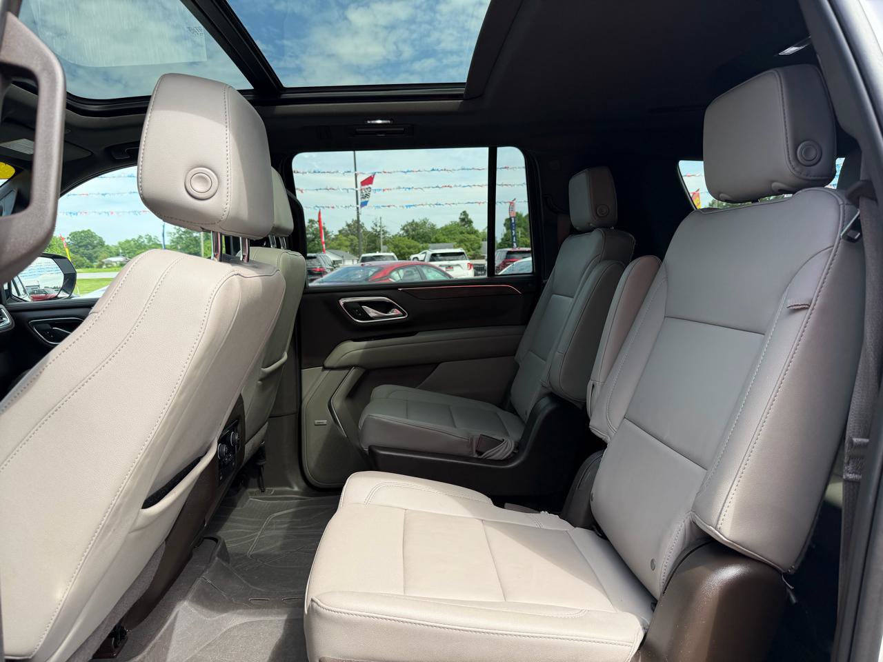 Used 2023 Chevrolet Suburban Z71 AWD/4WD image 18