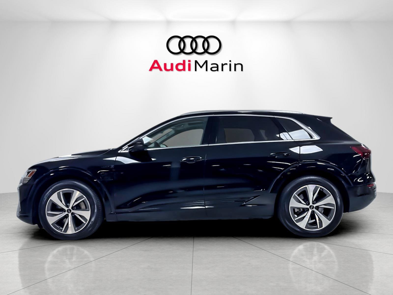 Used 2024 Audi Q8 e-tron Premium Plus w/ Premium Plus Package AWD/4WD image 2