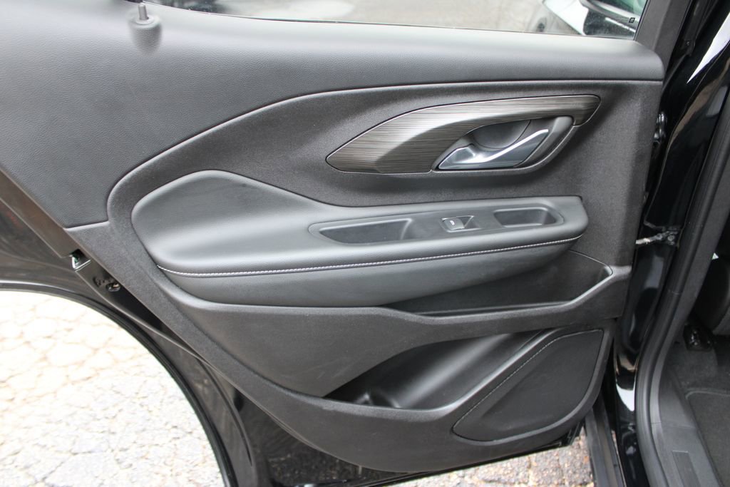 Used 2024 GMC Terrain SLT image 19