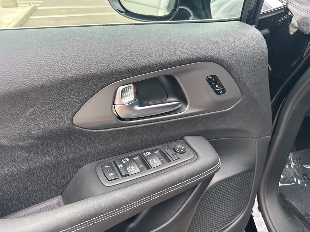 New 2026 Chrysler Pacifica Select image 11