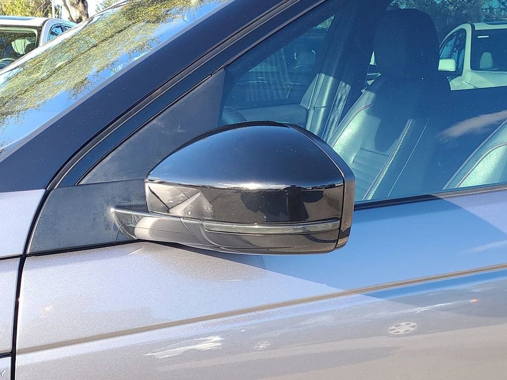 Used 2020 Land Rover Discovery Sport SE R-Dynamic image 18