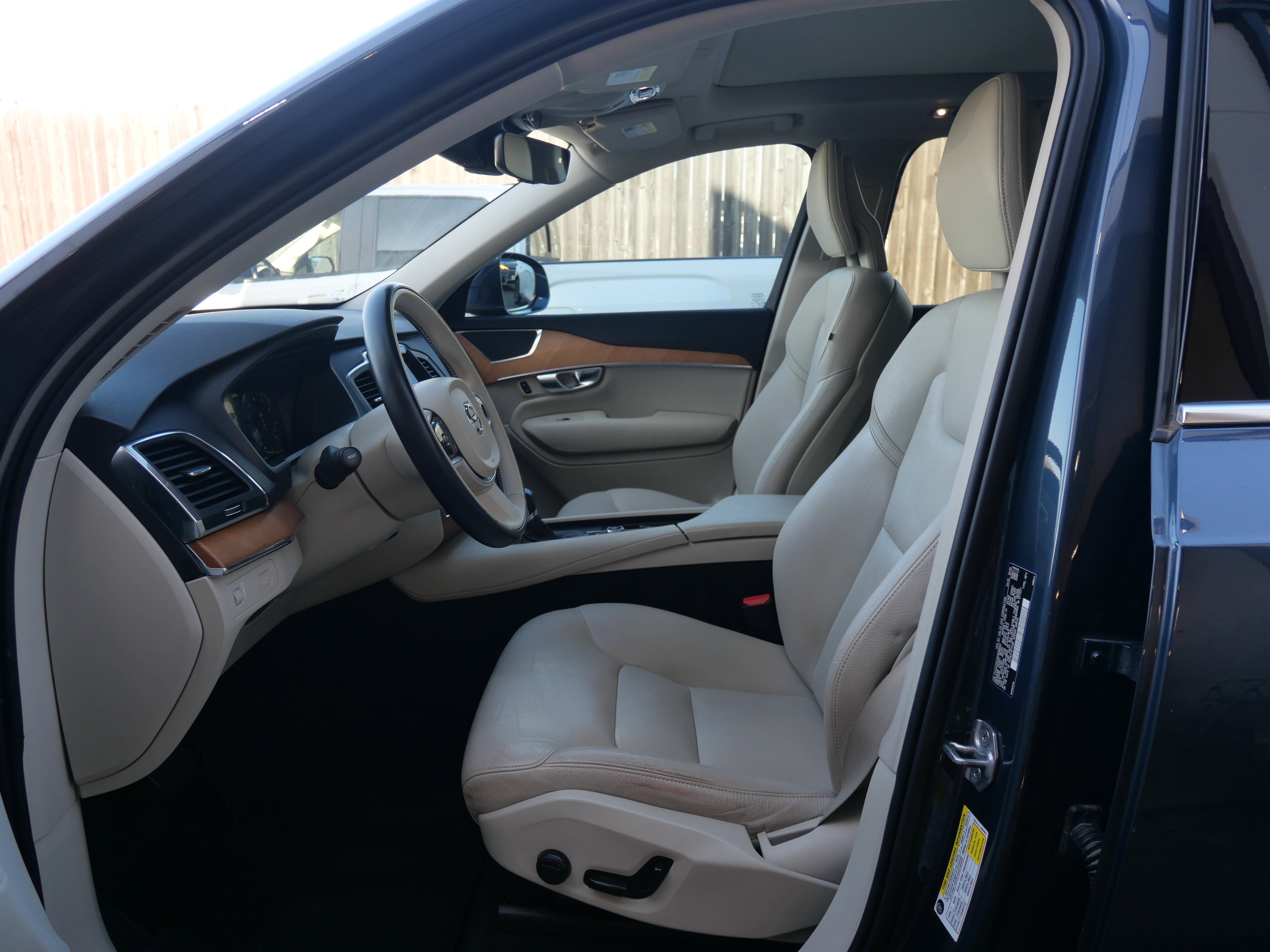 Used 2021 Volvo XC90 T6 Momentum image 21