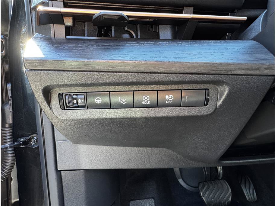 Used 2024 Nissan Ariya AWD image 28
