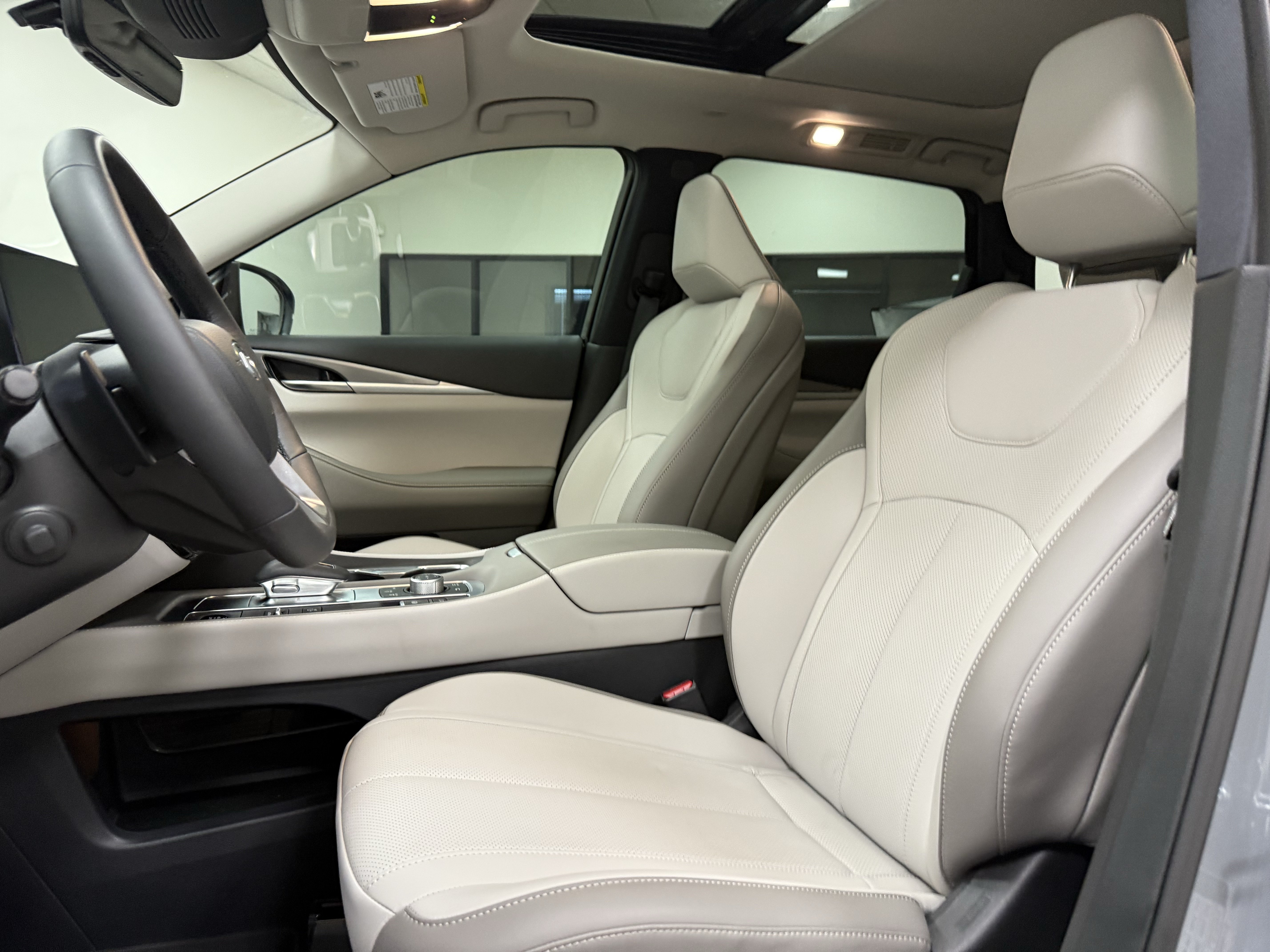Certified 2027 INFINITI QX60 Luxe w/ Cargo Package FWD image 12