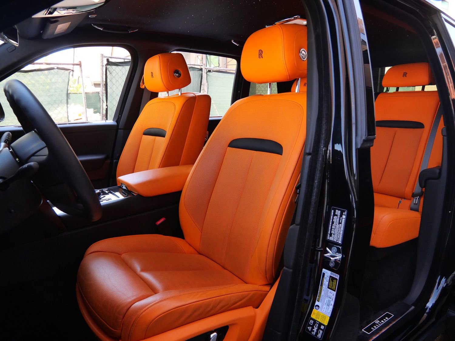 Used 2024 Rolls-Royce Cullinan Black Badge image 25