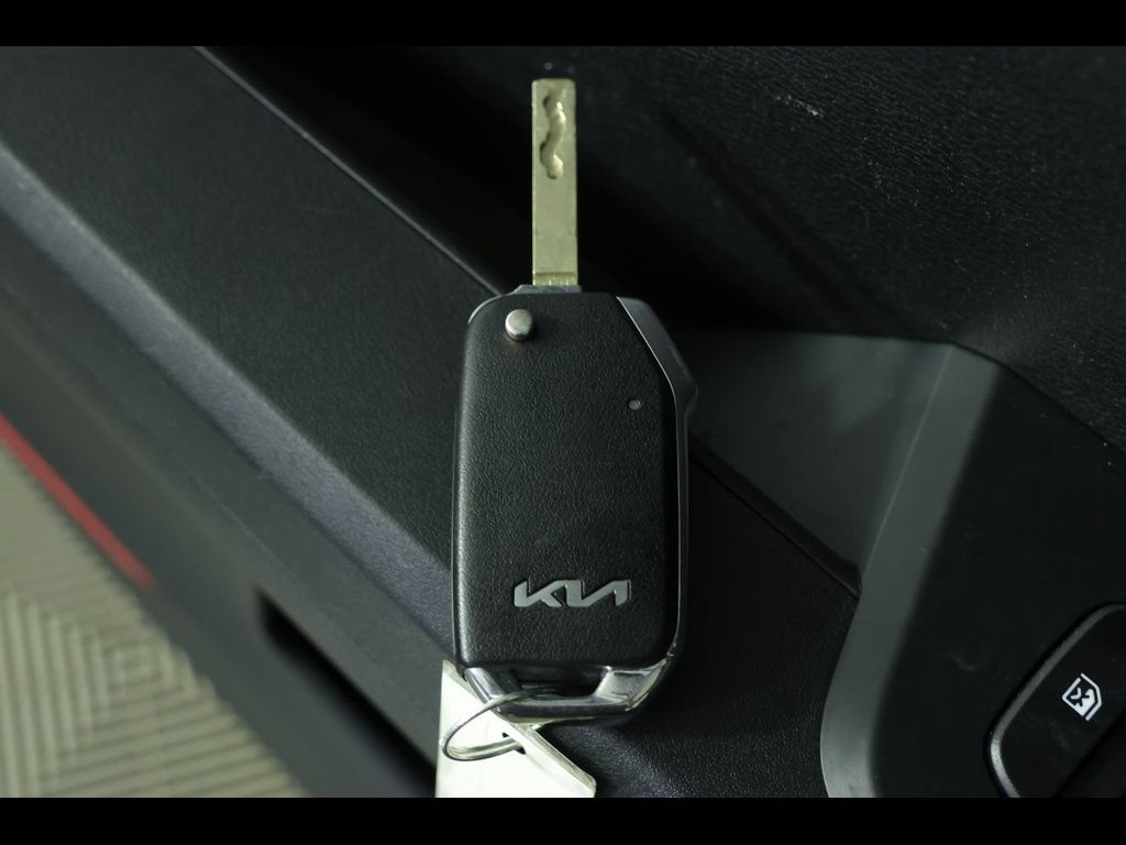 Used 2025 Kia Sportage LX AWD/4WD image 30
