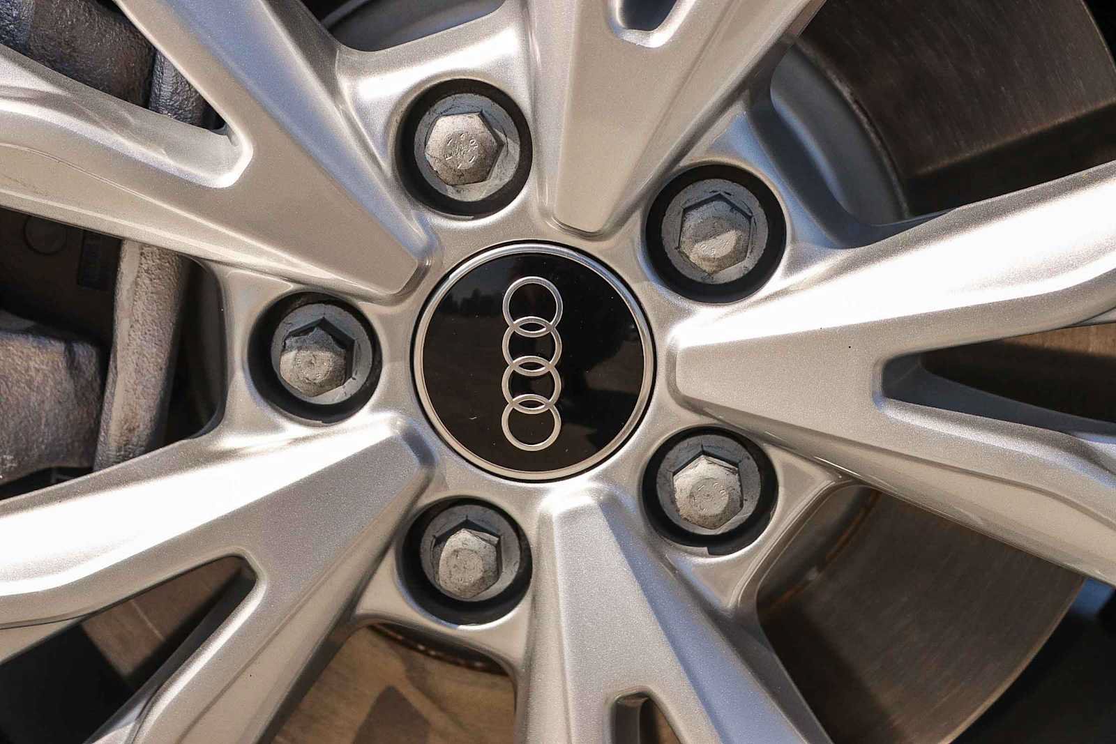 Used 2025 Audi Q3 2.0T Premium w/ Convenience Package AWD/4WD image 15
