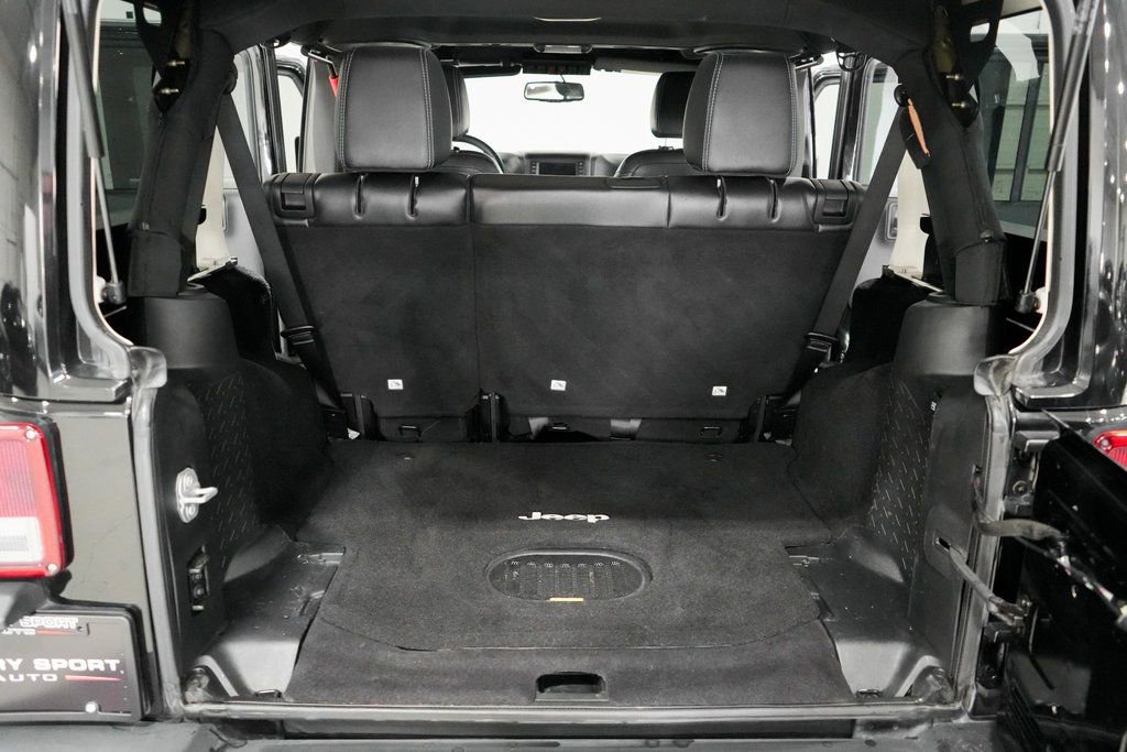 Used 2017 Jeep Wrangler Unlimited Rubicon image 40