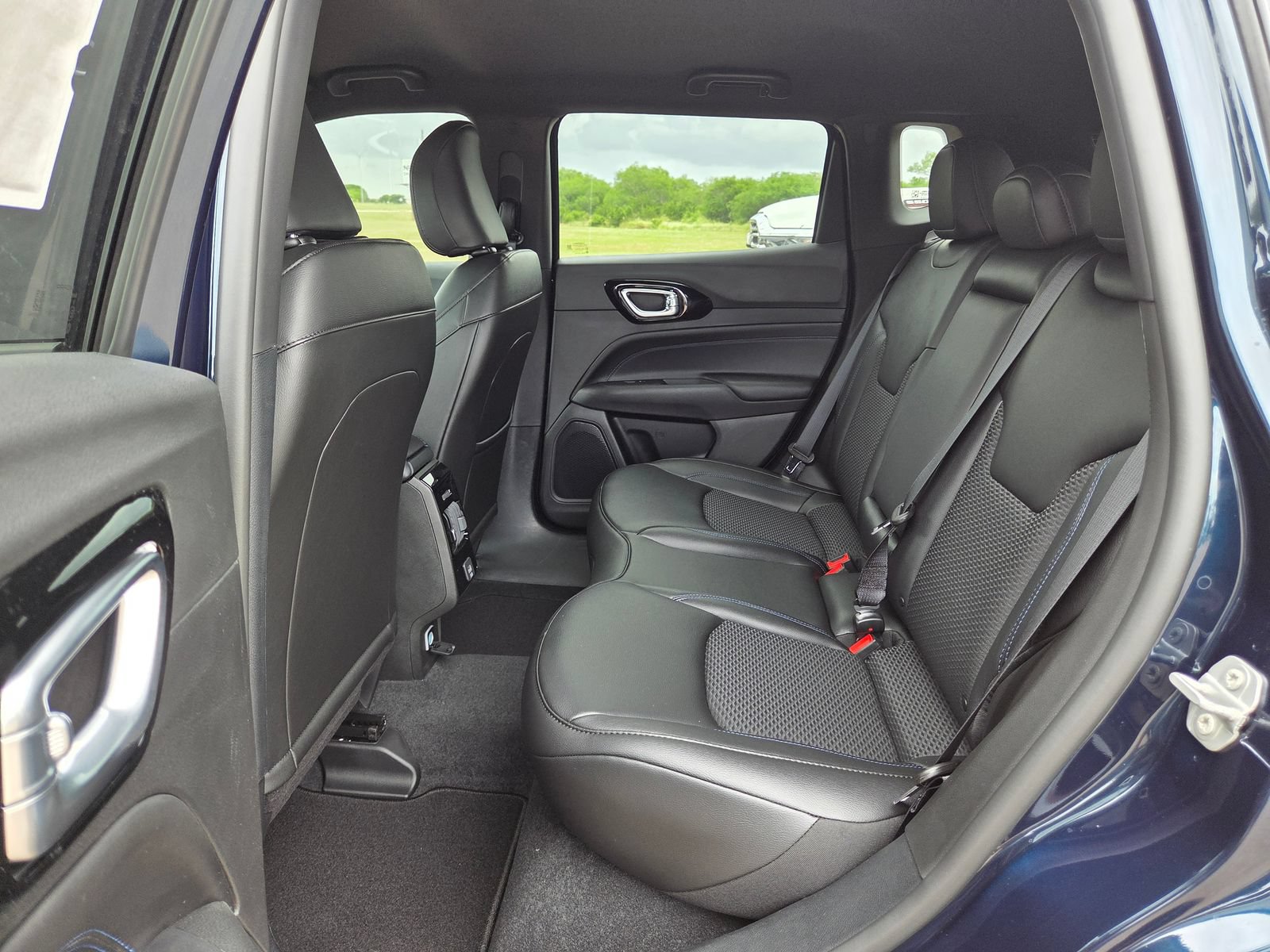 New 2026 Jeep Compass Latitude AWD/4WD image 15