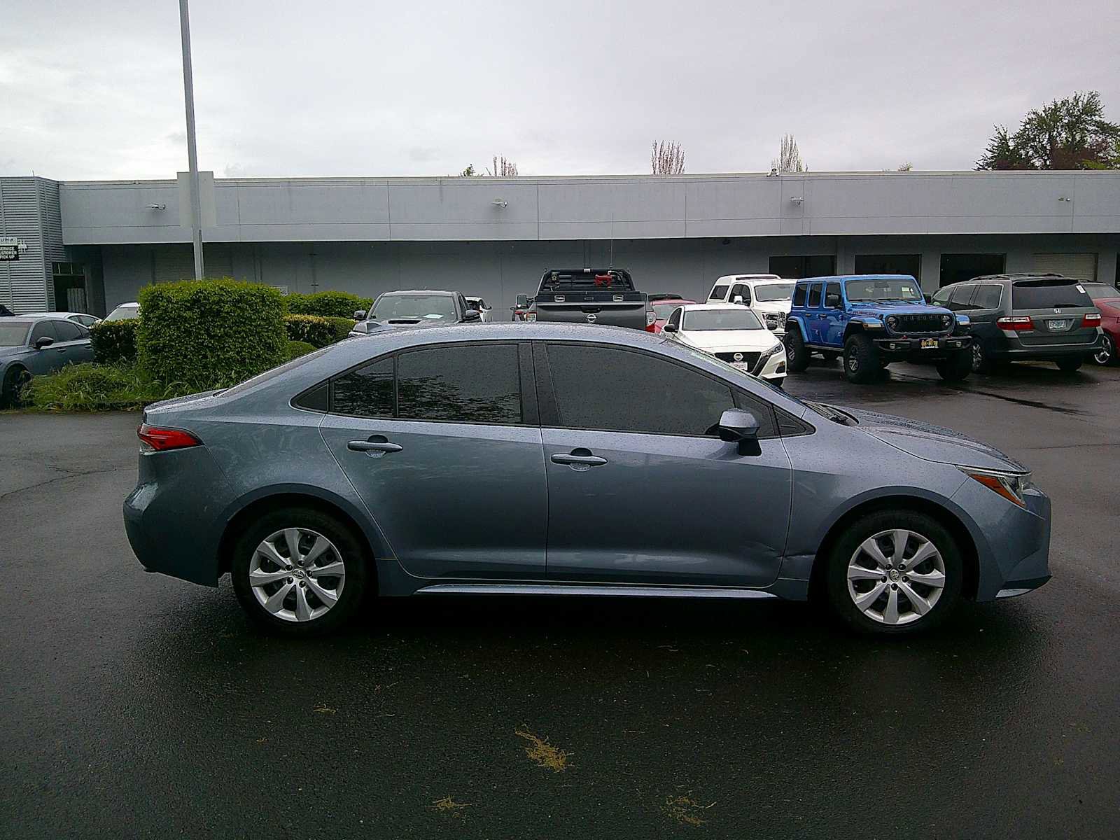 Used 2022 Toyota Corolla LE FWD image 6