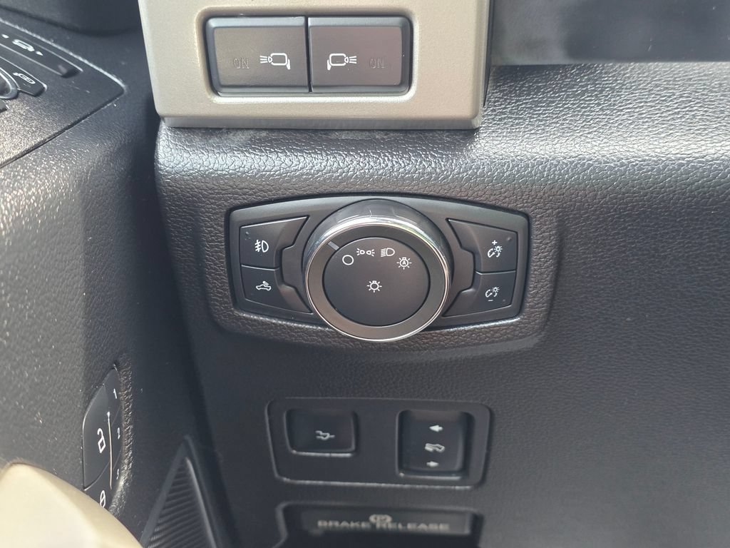 Used 2017 Ford F350 Lariat w/ Lariat Ultimate Package AWD/4WD image 30