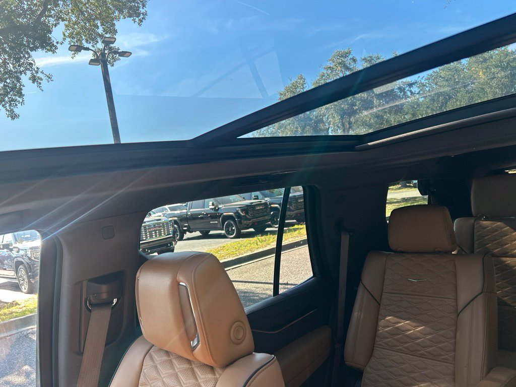 Used 2021 Cadillac Escalade Premium Luxury AWD/4WD image 12