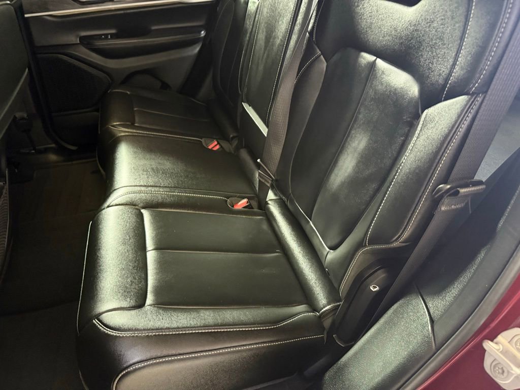 Used 2023 Jeep Grand Cherokee Limited w/ Black Appearance Package image 14