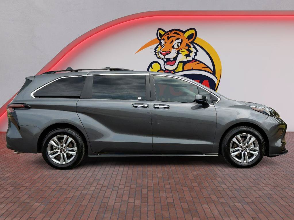 Used 2025 Toyota Sienna XLE w/ XLE Plus Package AWD/4WD image 4