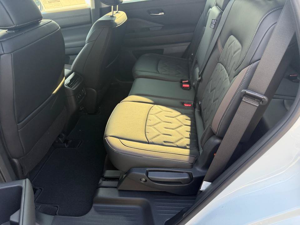 New 2026 Nissan Pathfinder Platinum w/ Cargo Package FWD image 16