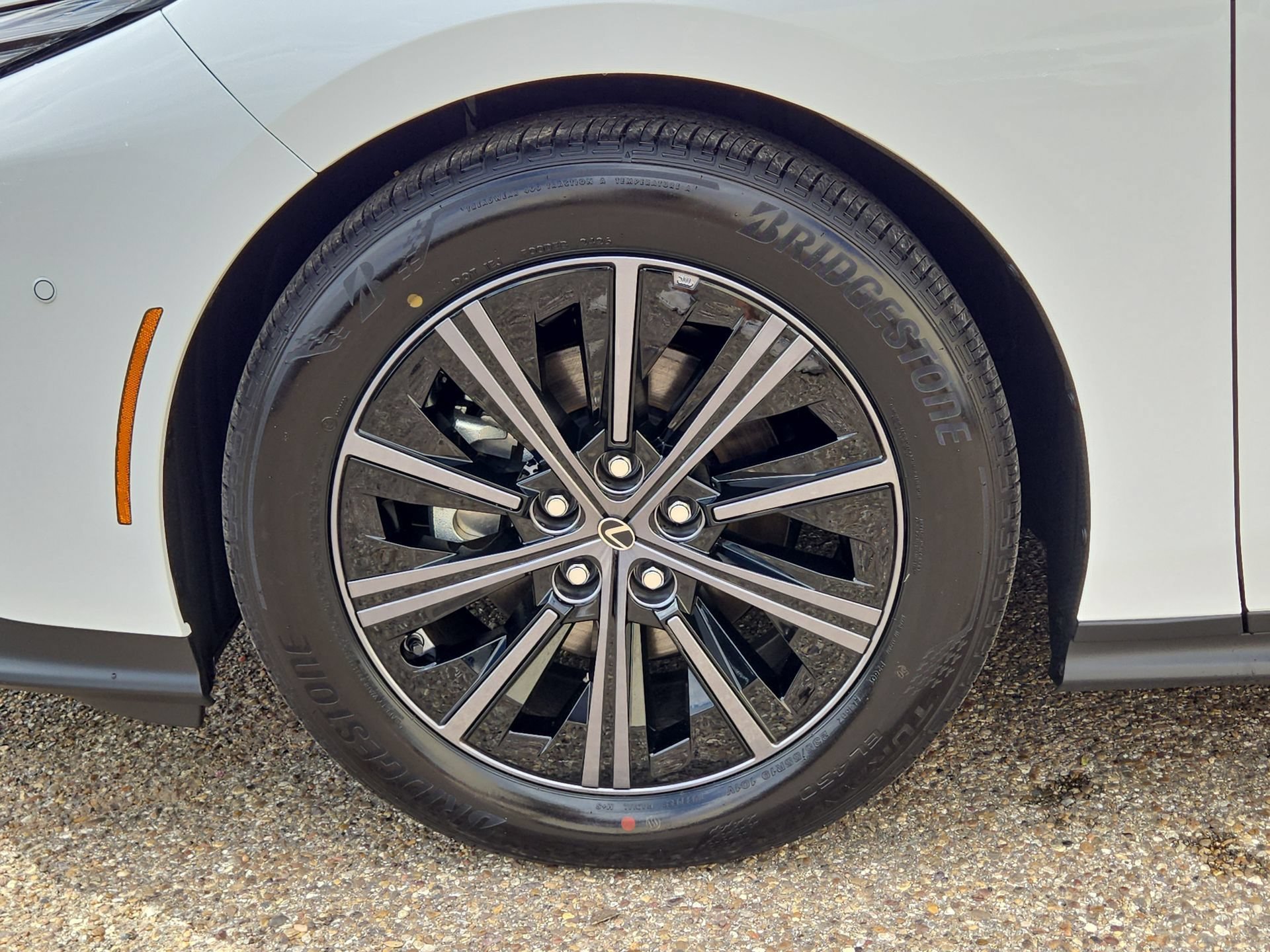 New 2026 Lexus ES 350h w/ Cold Area Package FWD image 11