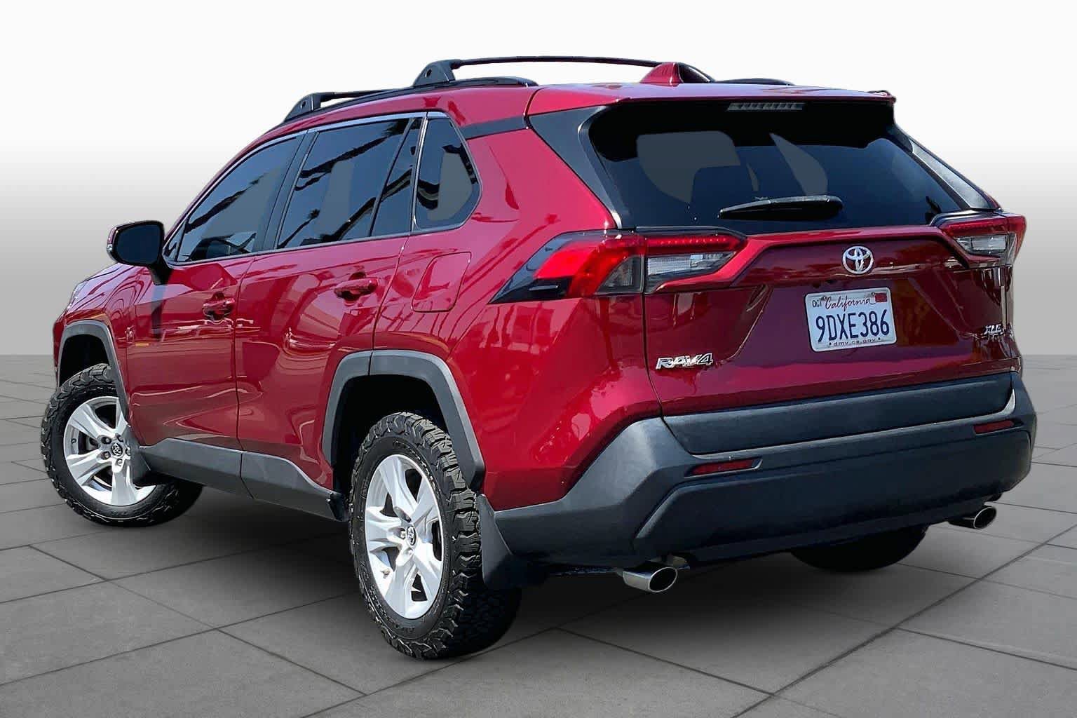 Used 2019 Toyota RAV4 XLE w/ Convenience Package FWD image 11
