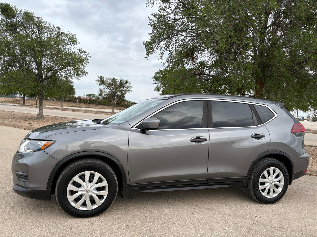 Used 2018 Nissan Rogue S FWD image 3