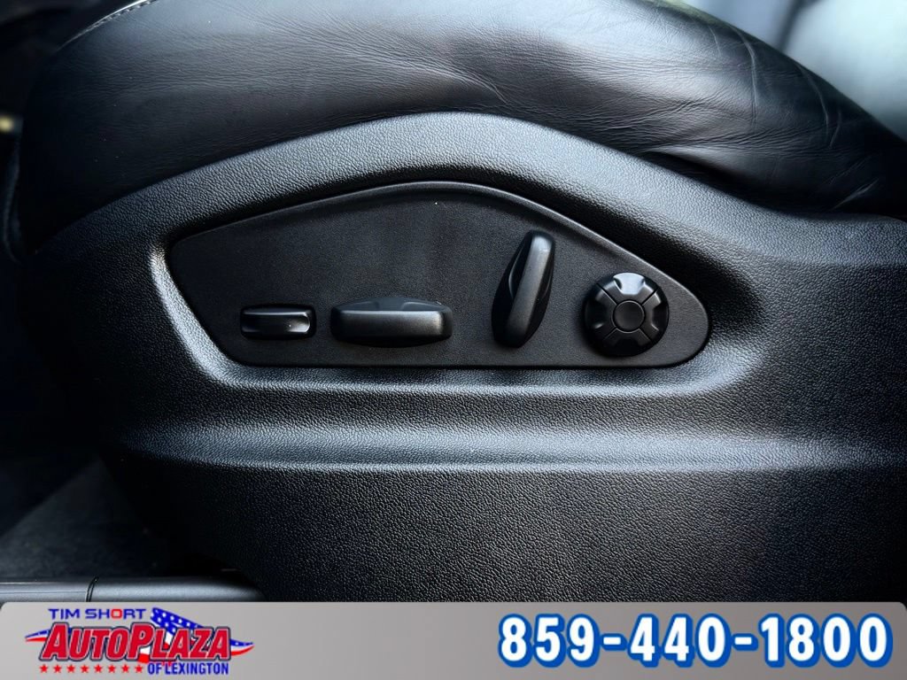Used 2023 Porsche Cayenne w/ Premium Package AWD/4WD image 38