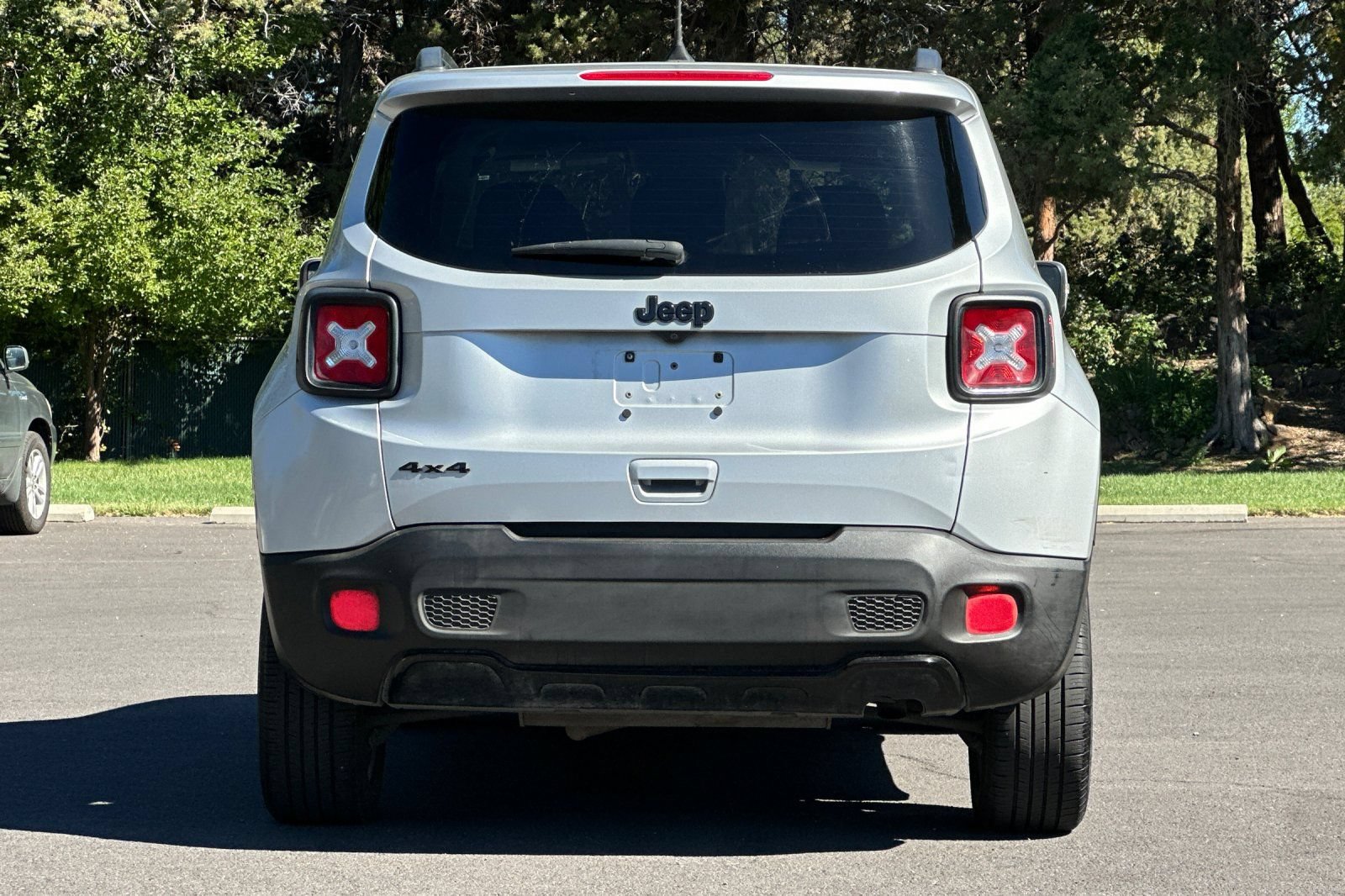Used 2018 Jeep Renegade Altitude w/ UConnect 8.4 Nav Group AWD/4WD image 5