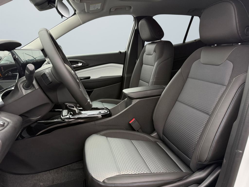 New 2026 Chevrolet Trax LT w/ Sunroof Package FWD image 9