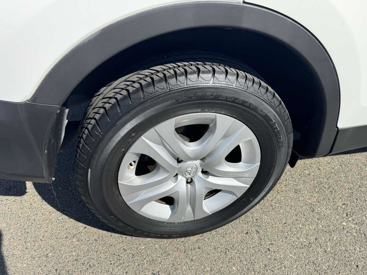 Used 2015 Toyota RAV4 LE image 35