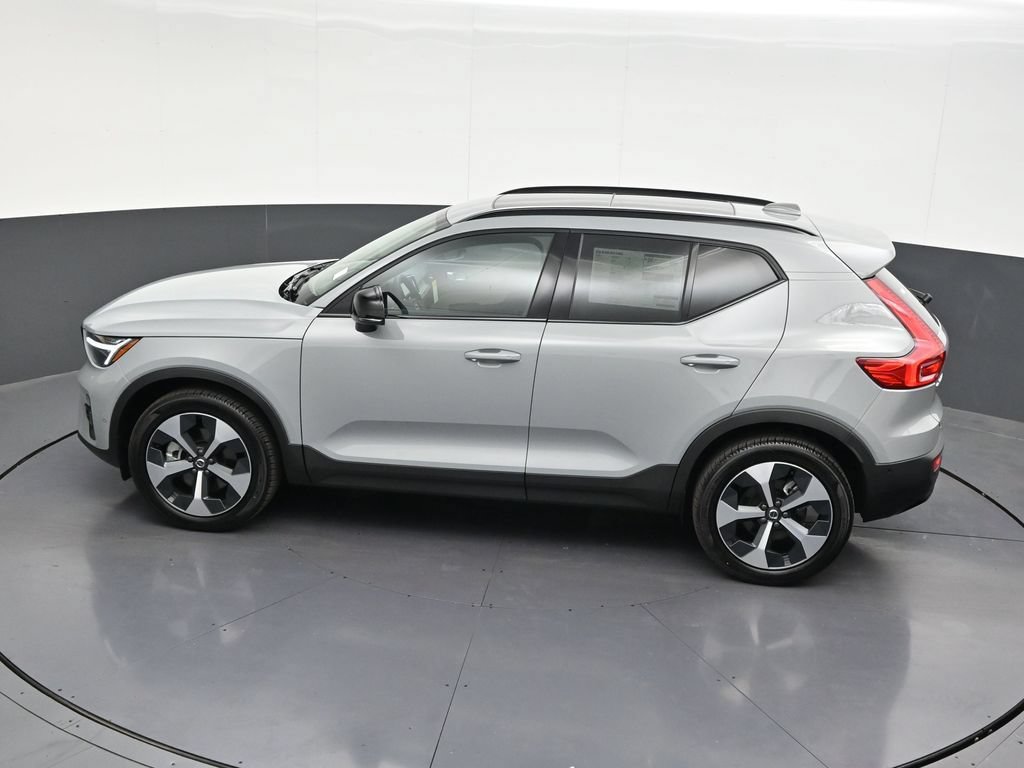 New 2026 Volvo XC40 B5 Plus w/ Protection Package Premier AWD/4WD image 14
