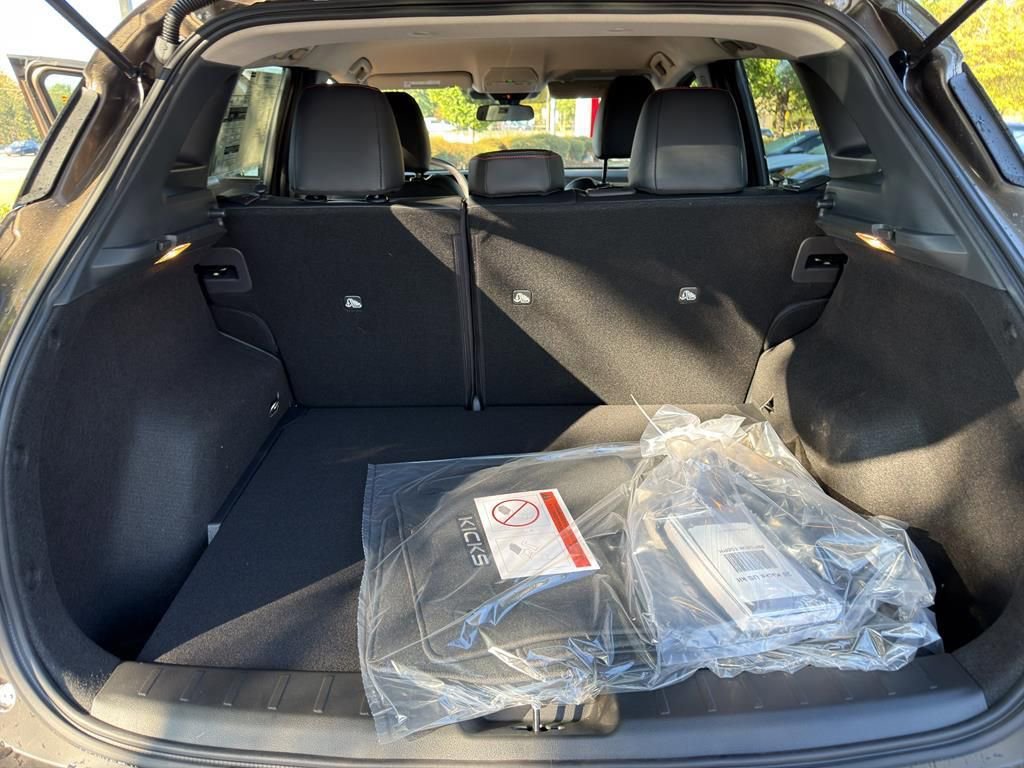 New 2026 Nissan Kicks SR image 32