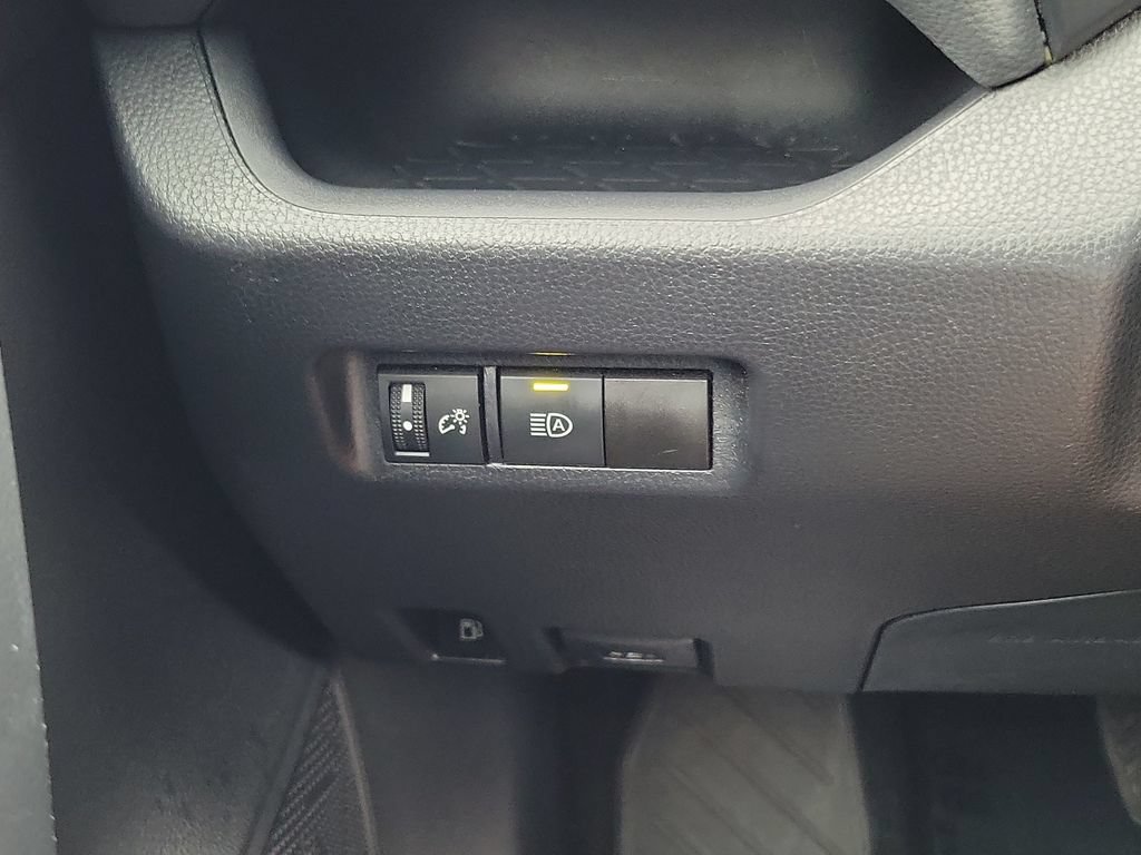 Used 2025 Toyota RAV4 LE AWD/4WD image 21
