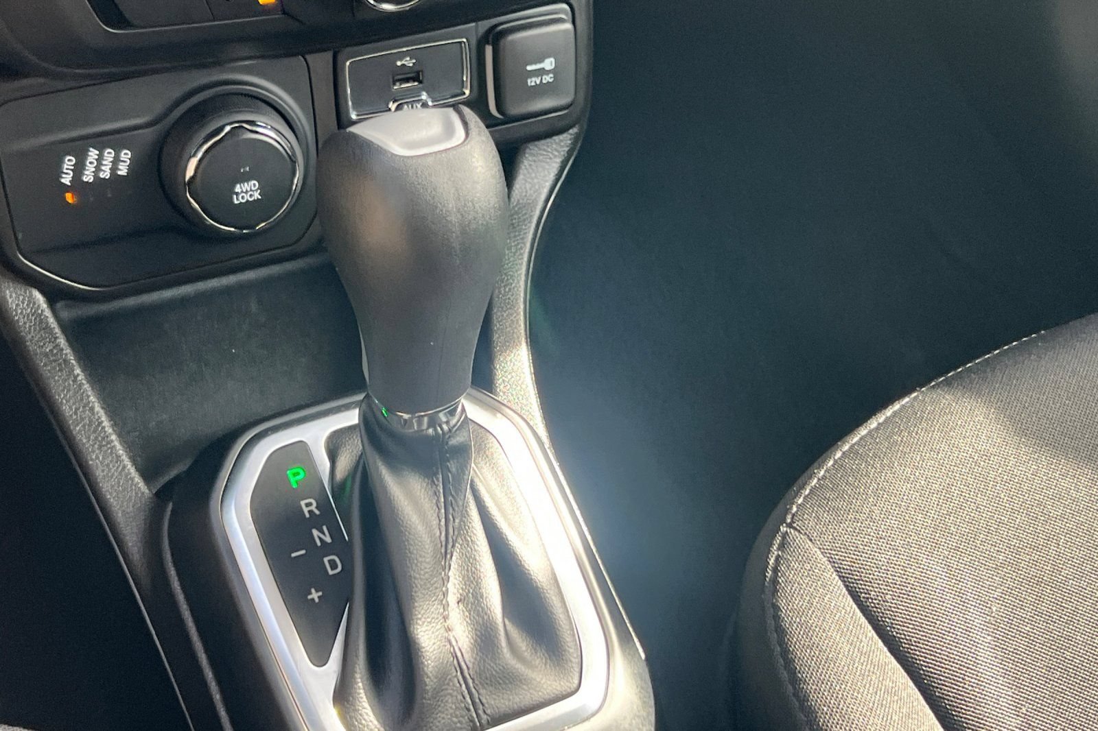 Used 2023 Jeep Renegade Latitude AWD/4WD image 27