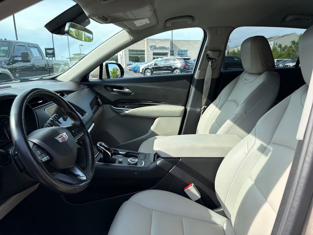 Certified 2022 Cadillac XT4 Luxury w/ Driver Awareness Package FWD image 3